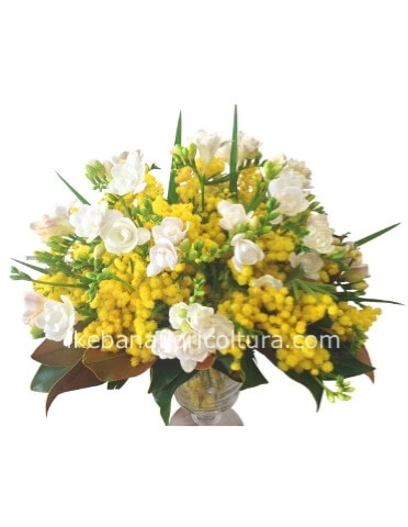 Bouquet di fresie e mimosa